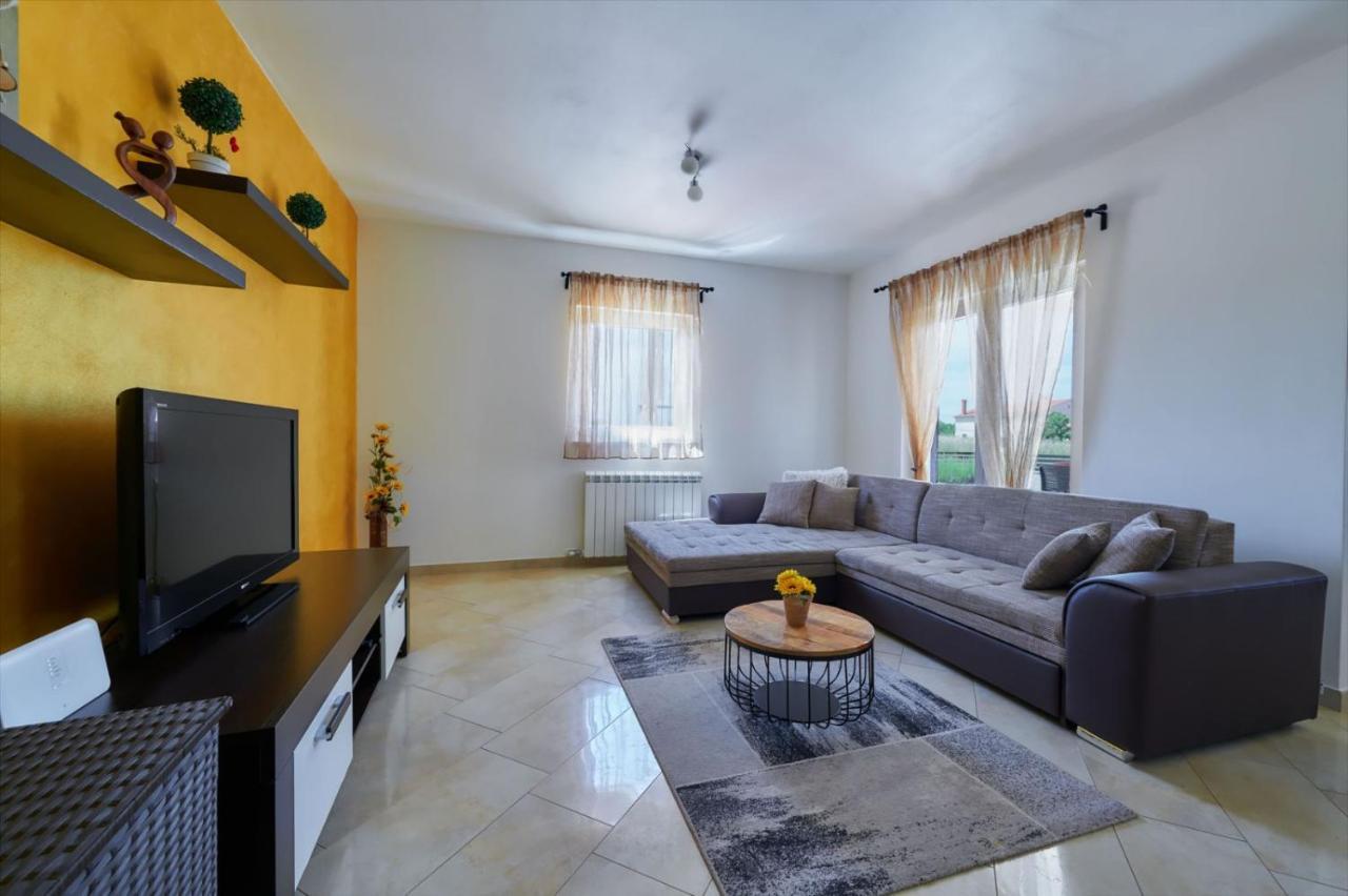 House Paola Villa Bibici Bagian luar foto